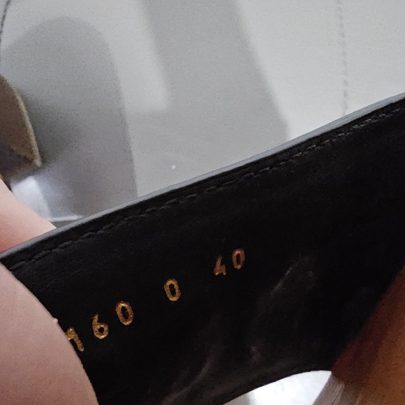 Authentic Valentino Garavani v logo Sandals in size 40 - Picture 2 of 8